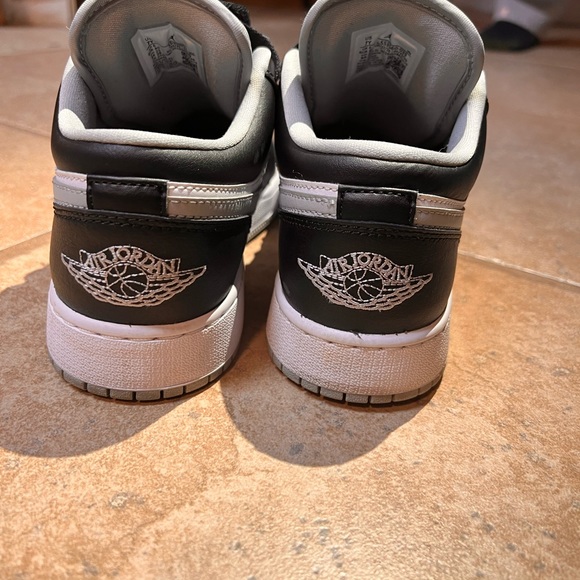 Air Jordan 1 Lows - Picture 5 of 5